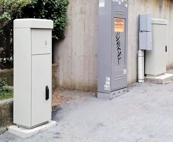 さまざまな種類の FTT (FTTC および FTTH) ブロードバンド インターネット テクノロジー