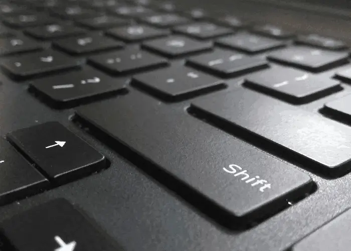 Windows 11/10で文字を入力する代わりにキーボードでショートカットを開く